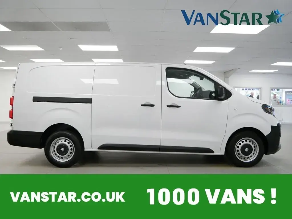 Used Vauxhall Vivaro 120 HP (88 kW) 2025 White MPV