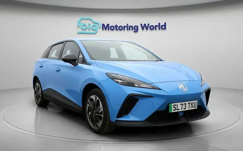 Begagnad MG MG4 EV SE 319 kW (435 HK) 2023 Blå Halvkombi