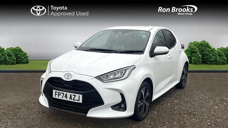 Used Toyota Yaris Hybrid Design 2024 White Hatchback
