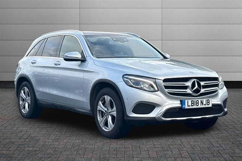 Iridium silver Used 2018 Mercedes 250 Premium Plus Estate | £19,633 - Image 1/4