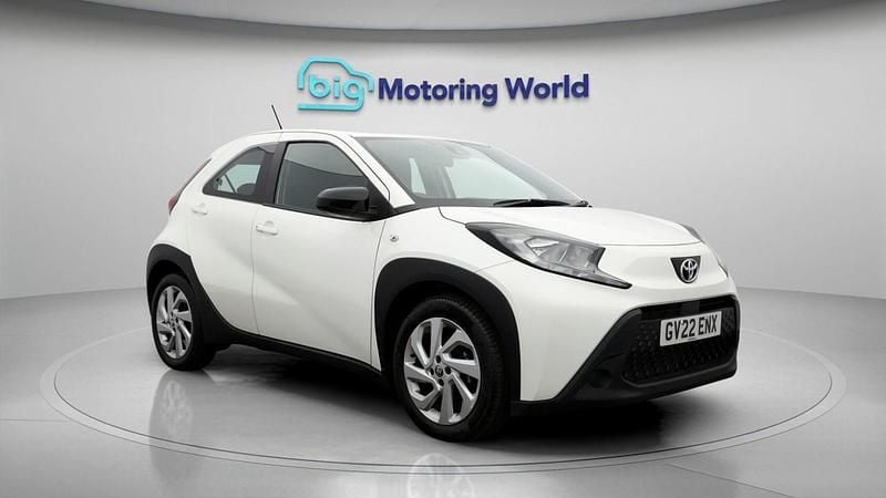 White Used 2022 Toyota Aygo X PURE SUV | £10,800 (Super price) - Image 1/4