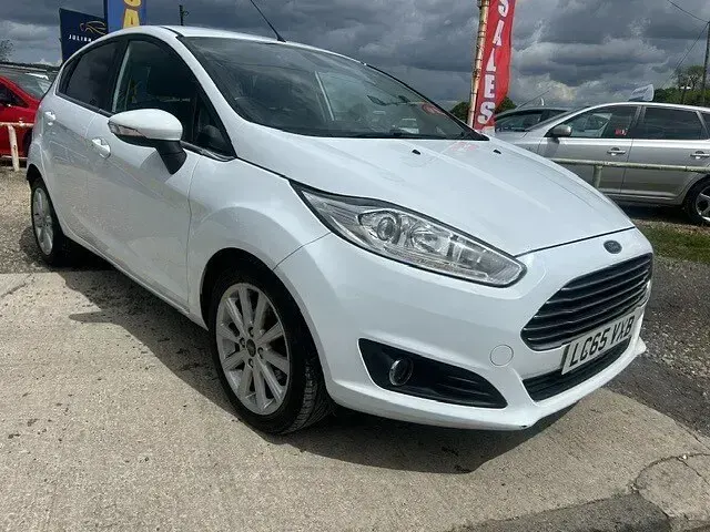 Used Ford Fiesta Titanium 2015 White Hatchback
