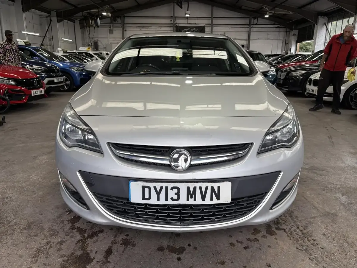 Used Vauxhall Astra SRi 115 HP (84 kW) 2013 Silver Hatchback