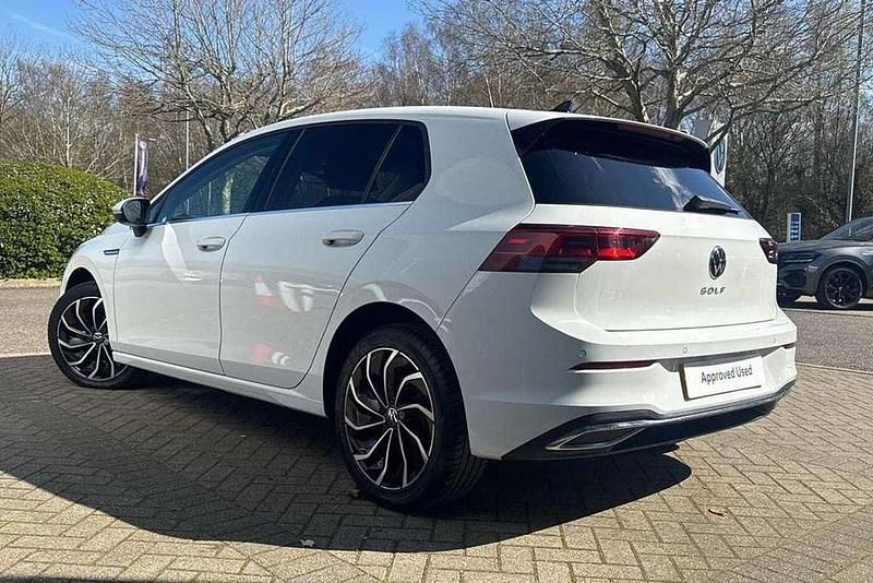 Second-hand VW Golf VIII Edition 150 CP (110 kW) 2023 Alb Hatchback