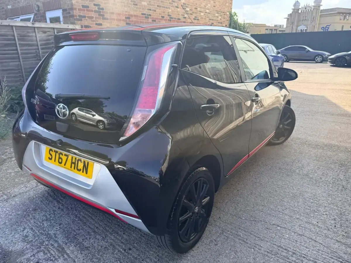 Used Toyota Aygo x-press 69 HP (50 kW) 2017 Black Hatchback