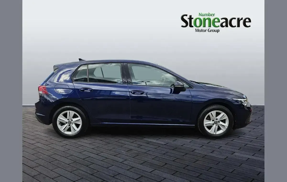 Used VW Golf VIII Life 128 HP (94 kW) 2021 Blue Hatchback