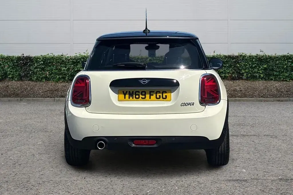 Used Mini Cooper Classic 2020 White Hatchback