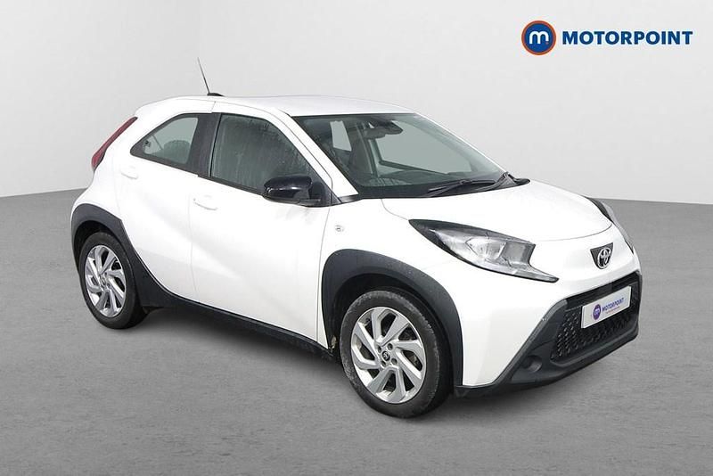 Used Toyota Aygo X PURE 2022 White SUV