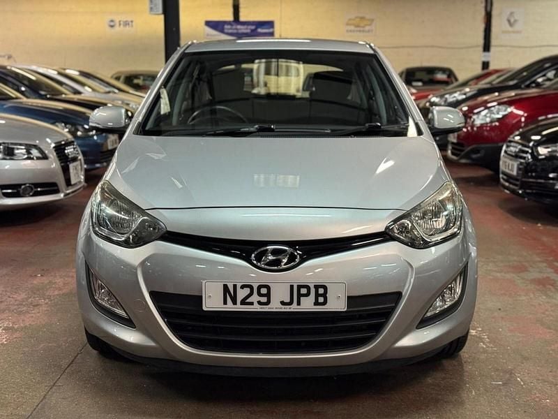 Used Hyundai i20 Active 100 HP (73 kW) 2012 Silver Hatchback