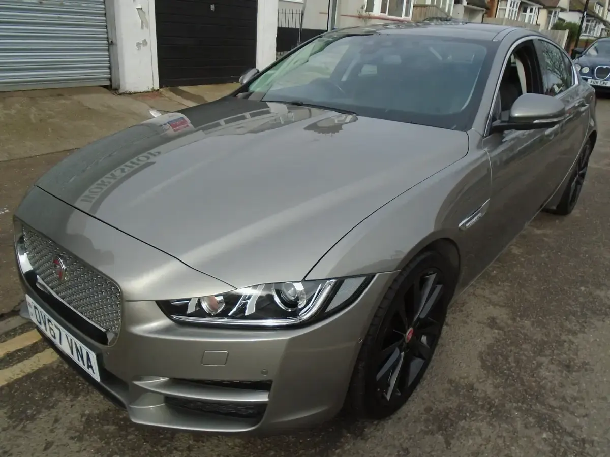 Used Jaguar XE Portfolio 180 HP (132 kW) 2017 Silver Sedan