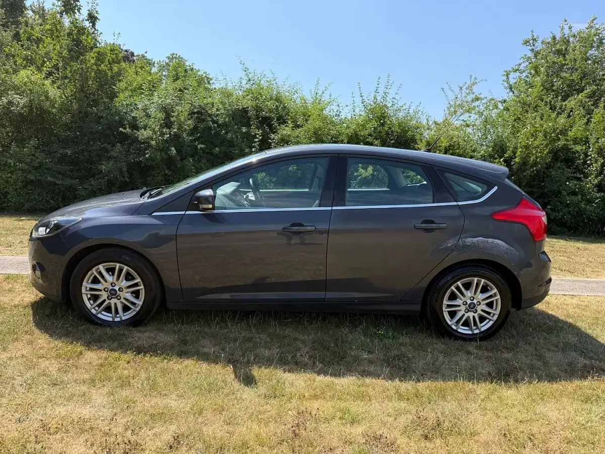 Used Ford Focus Titanium 125 HP (91 kW) 2012 Grey Hatchback