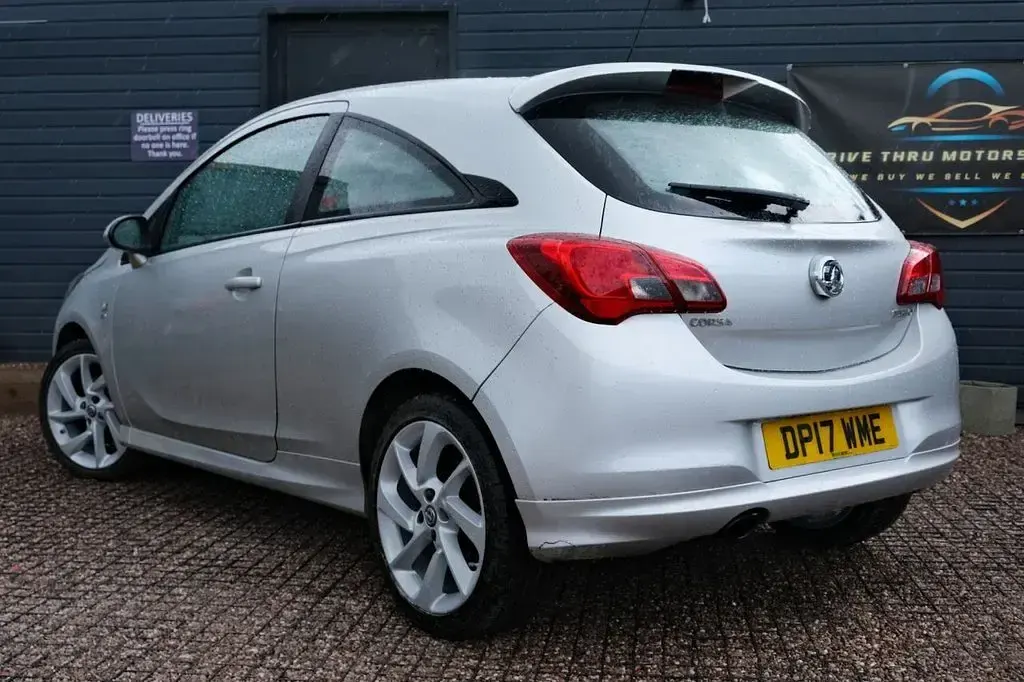 Used Vauxhall Corsa SRi 100 HP (73 kW) 2017 Silver Hatchback