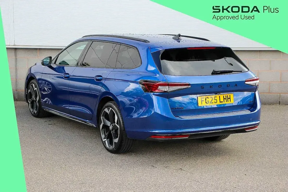 Gebraucht Skoda Superb SportLine 190 PS (139 kW) 2025 Blau Kombi
