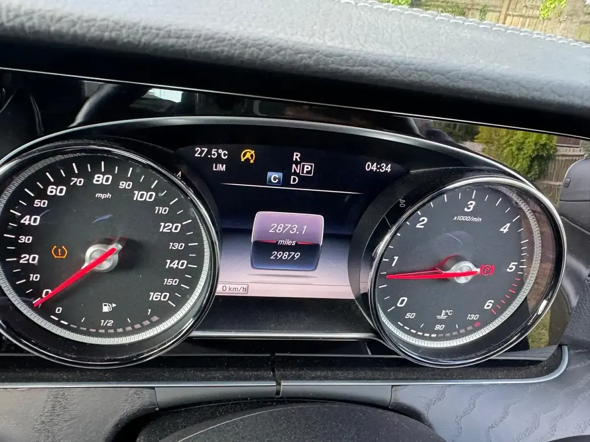 Usado Mercedes E220 AMG line 194 HP (142 kW) 2018 Prateado Cabrios