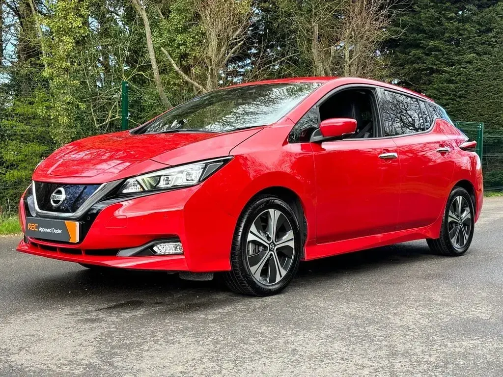 Used Nissan Leaf Tekna 110 kW (150 HP) 2021 Red Hatchback
