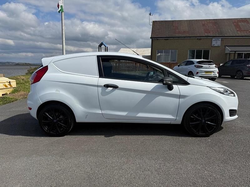 Usado Ford Fiesta 95 HP (69 kW) 2013 Branco Citadino