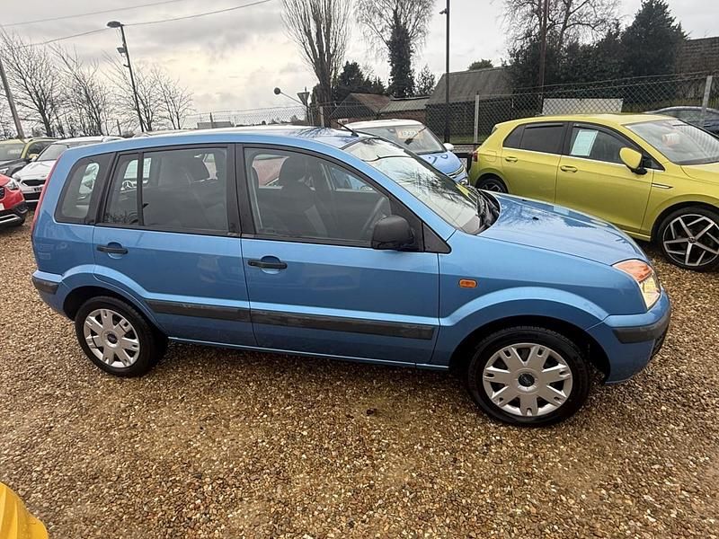 Used Ford Fusion Style 79 HP (58 kW) 2010 Blue Hatchback