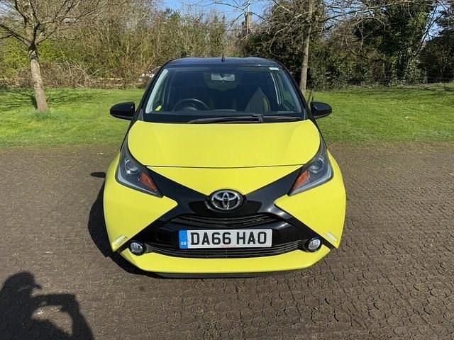 Used Toyota Aygo X-cite 68 HP (50 kW) 2016 Yellow Hatchback