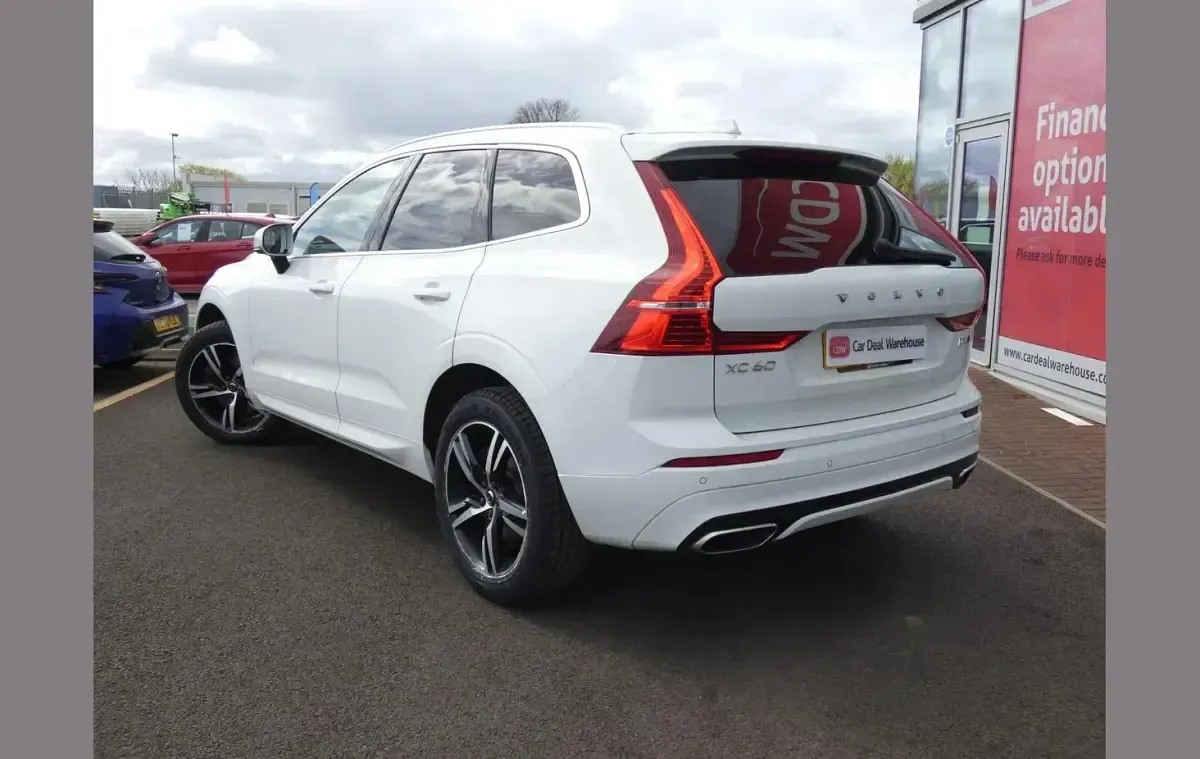 Second-hand Volvo XC60 R-Design 190 CP (139 kW) 2018 Alb SUV