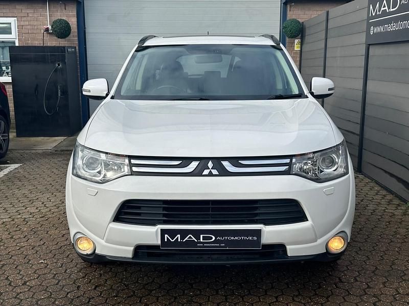 Used Mitsubishi Outlander 150 HP (110 kW) 2014 White SUV