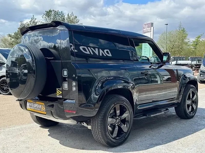 New Land Rover Defender HSE Dynamic 350 HP (257 kW) 2026 Black SUV