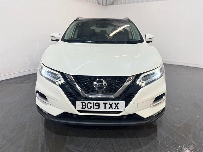 Used Nissan Qashqai Tekna 114 HP (83 kW) 2019 White SUV