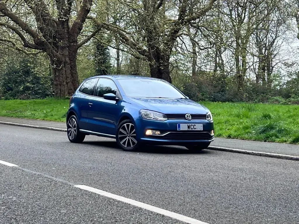 Used VW Polo SE 90 HP (66 kW) 2015 Blue Hatchback