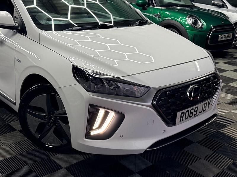 Used Hyundai Ioniq Premium SE 141 HP (103 kW) 2019 White Hatchback