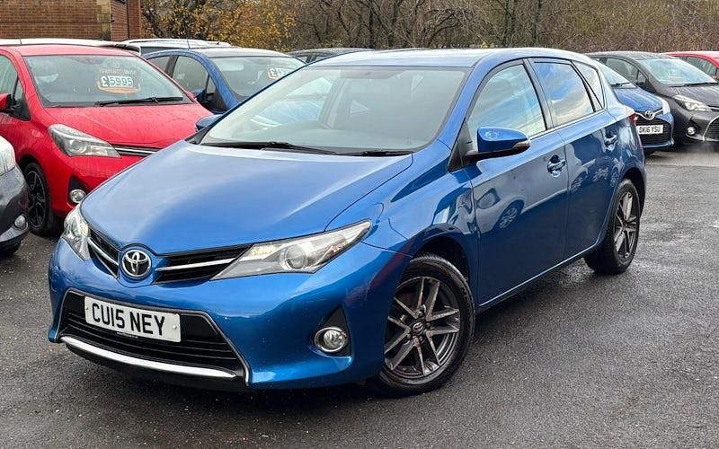 Used Toyota Auris 132 HP (97 kW) 2014 Hatchback