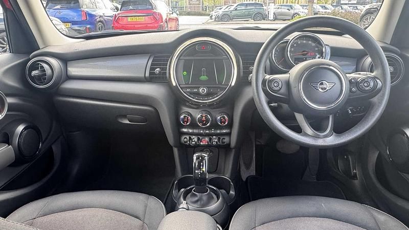 Używany Mini Cooper Classic 136 KM (100 kW) 2020 Czerwony Hatchback