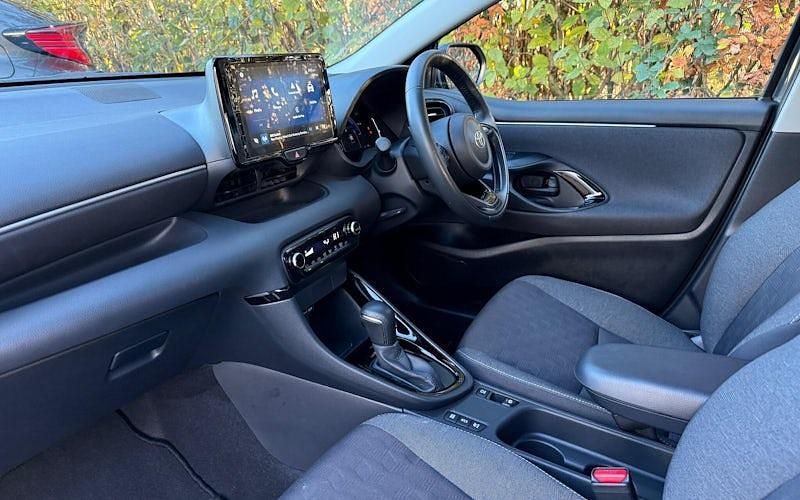 Used Toyota Yaris Hybrid Design 116 HP (85 kW) 2024 Grey Hatchback