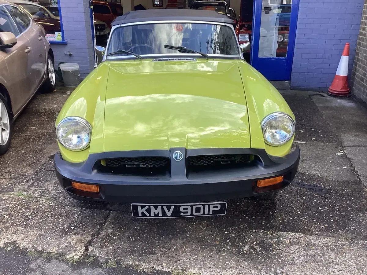 Used MG B 95 HP (69 kW) 1975 Yellow Cabriolet