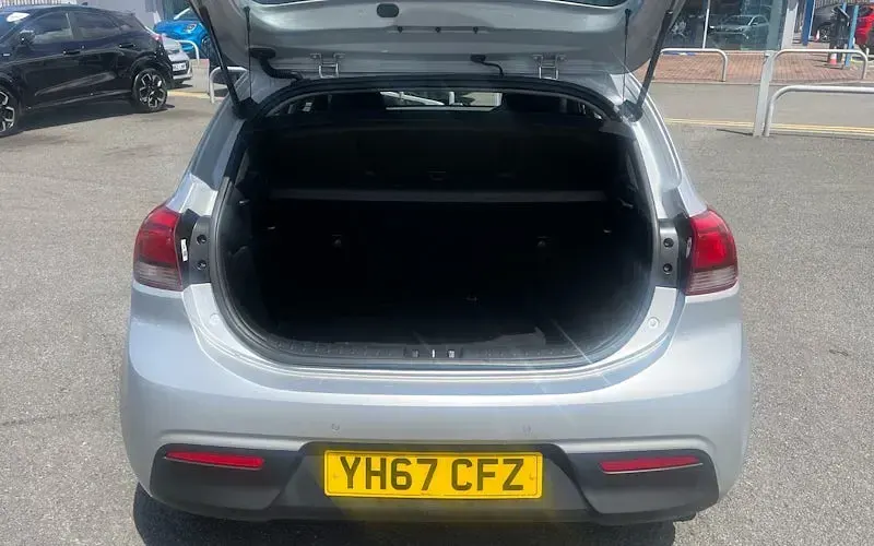Used Kia Rio 99 HP (72 kW) 2020 Hatchback