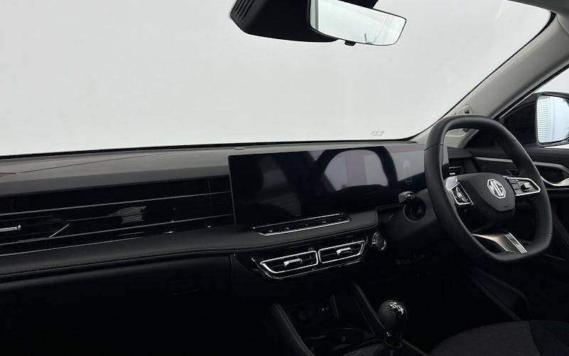 Used MG HS SE 170 HP (125 kW) 2024 White SUV