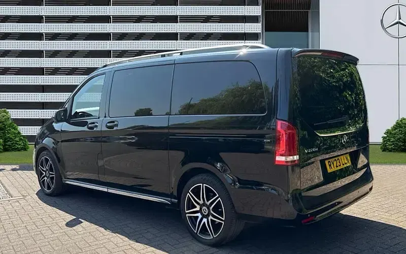 Gebraucht Mercedes V220 AMG line 163 PS (119 kW) 2023 Schwarz Van / Kleinbus
