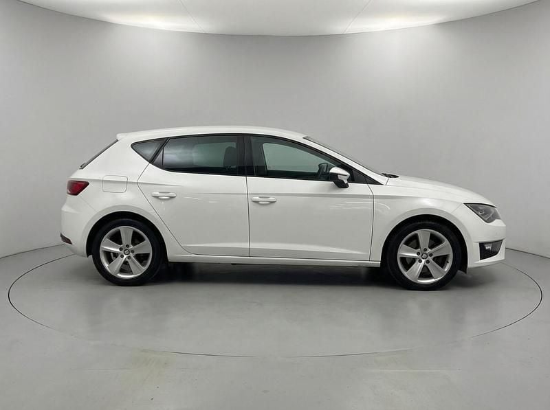 Used Seat Leon FR 184 HP (135 kW) 2015 White Hatchback