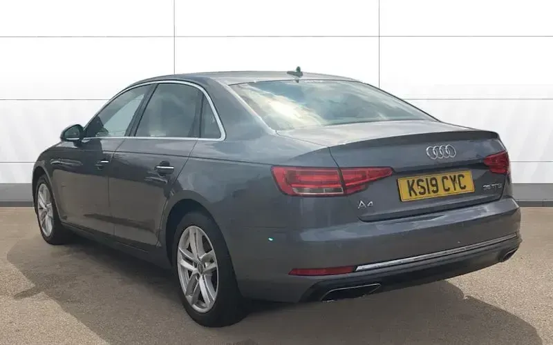 Usado Audi A4 Comfort 150 CV (110 kW) 2019 Gris Berlina