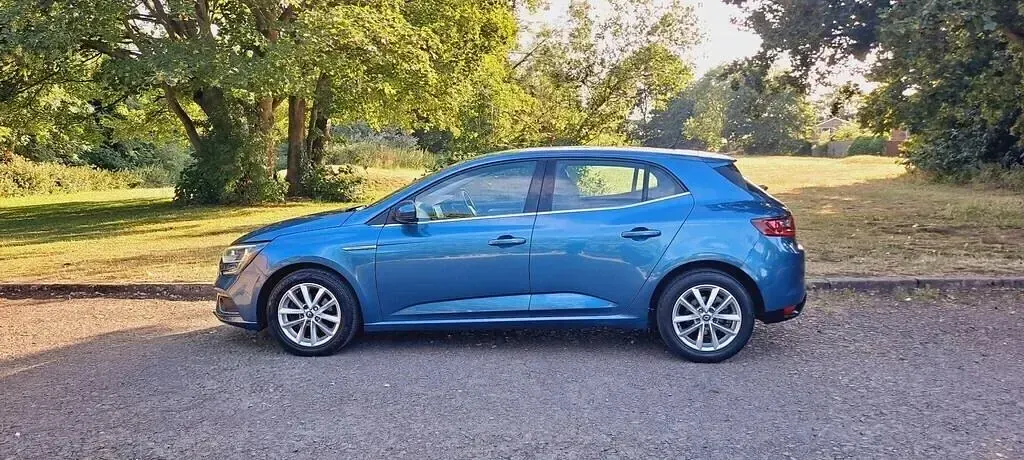 Used Renault Mégane Dynamique 110 HP (80 kW) 2017 Metallic blue Hatchback