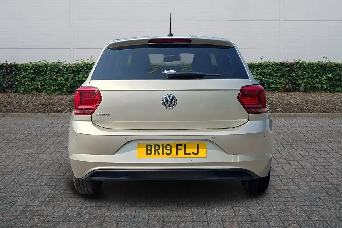 Used VW Polo SE 95 HP (69 kW) 2019 Silver Hatchback