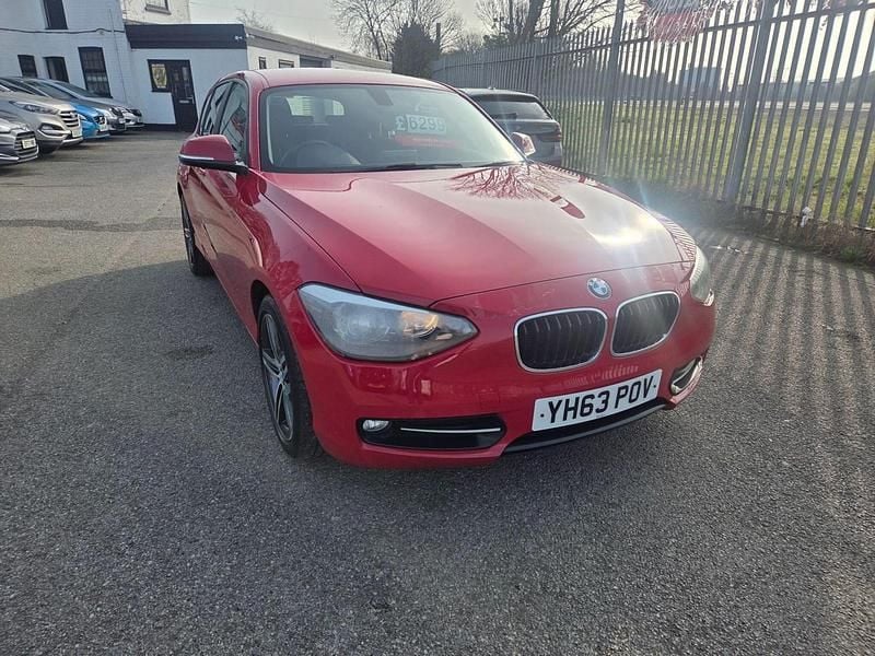 Used BMW 118 Sport Line 2013 Red Hatchback