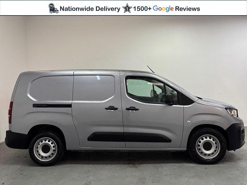 Second-hand Peugeot Partner Premium 100 CP (73 kW) 2023 Gri Monovolum