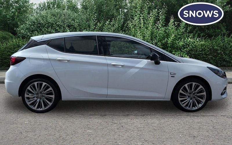 Second-hand Vauxhall Astra Edition 122 CP (89 kW) 2021 Alb Hatchback