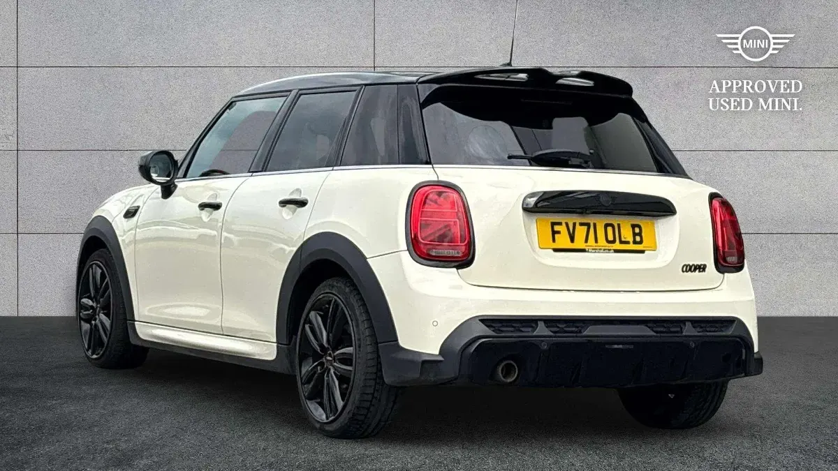 Usado Mini Cooper Hatch 136 HP (100 kW) 2021 Branco Citadino