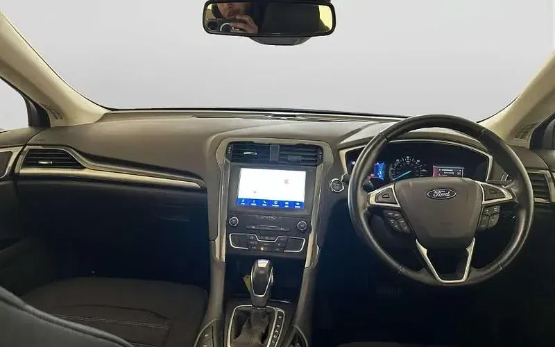 Usado Ford Mondeo Zetec 188 CV (138 kW) 2021 Plateado Berlina