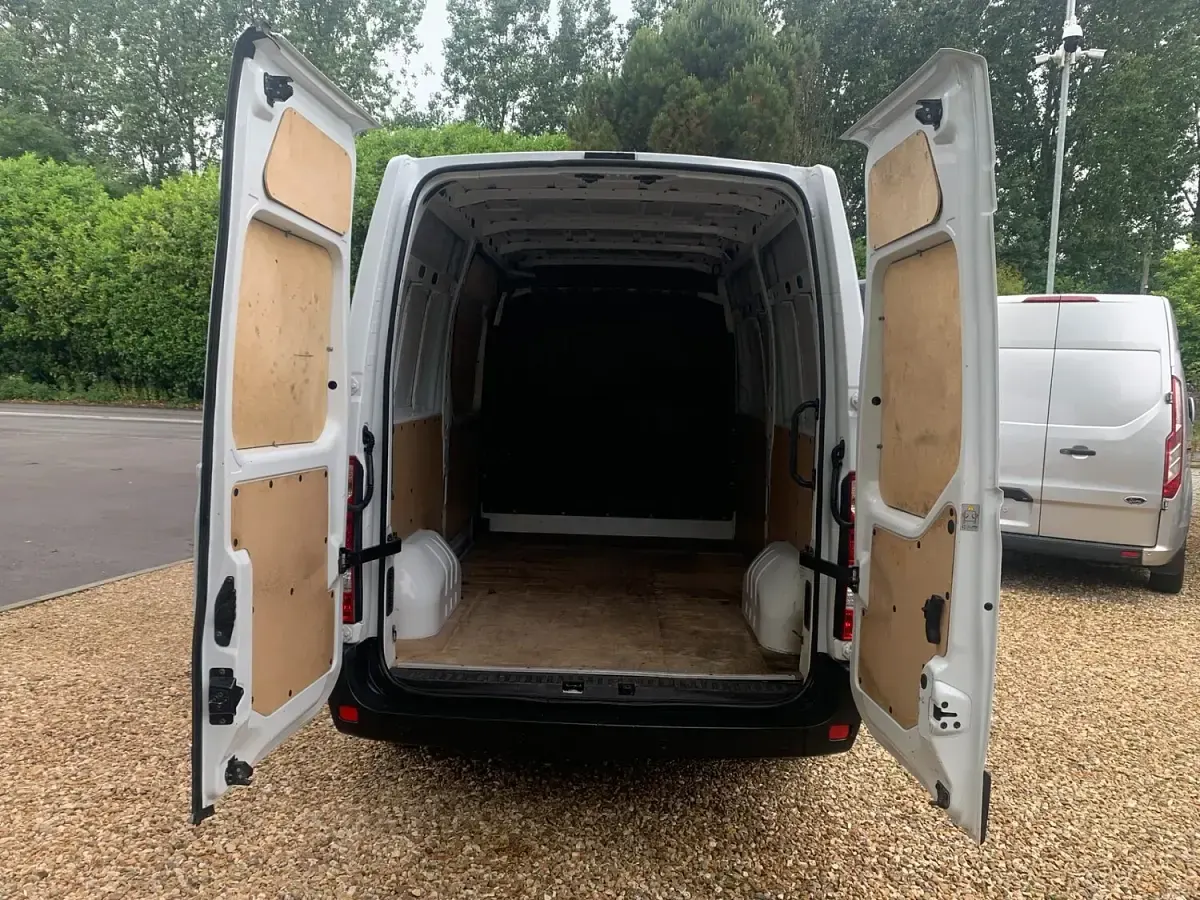 Used Renault Master Business 150 HP (110 kW) 2020 White MPV