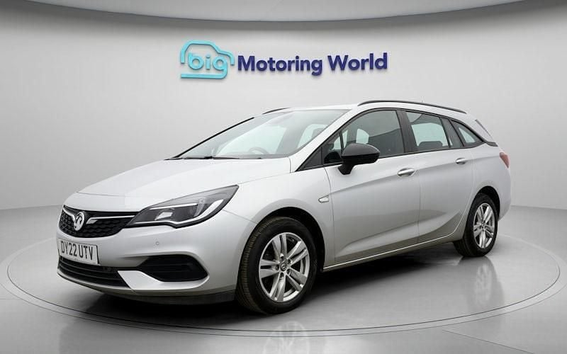 Used Vauxhall Astra Business Edition 122 HP (89 kW) 2021 Silver Estate