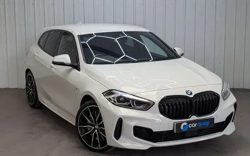 Begagnad BMW 128 Comfort Edition 265 HK (194 kW) 2023 Vit Halvkombi
