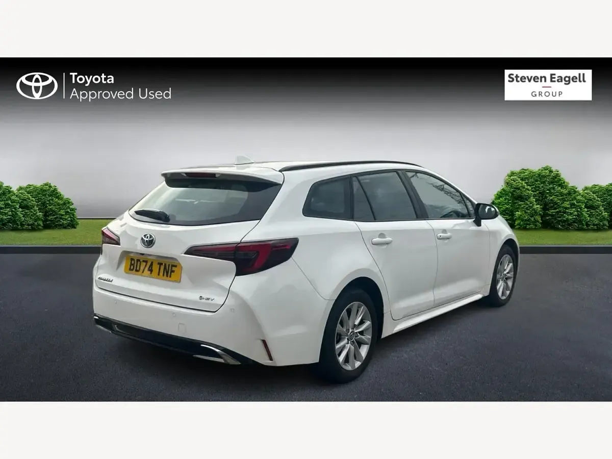 Used Toyota Corolla 140 HP (102 kW) 2024 White Estate