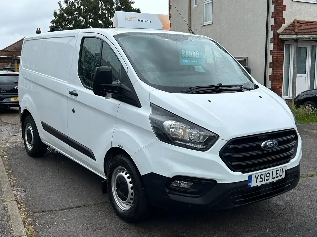 Used Ford Transit Custom 105 HP (77 kW) 2019 White Van