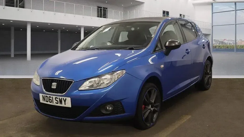 Begagnad Seat Ibiza 105 HK (77 kW) 2012 Blå Halvkombi